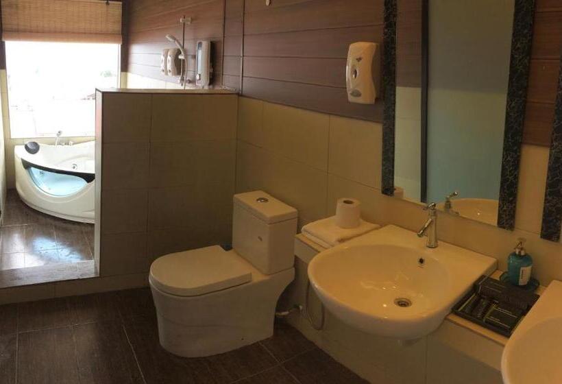 بنجلو قياسى مطل على البحر, The Barat Tioman Beach Resort