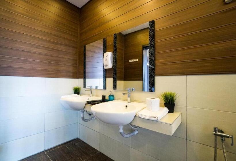 بنجلو قياسى مطل على البحر, The Barat Tioman Beach Resort