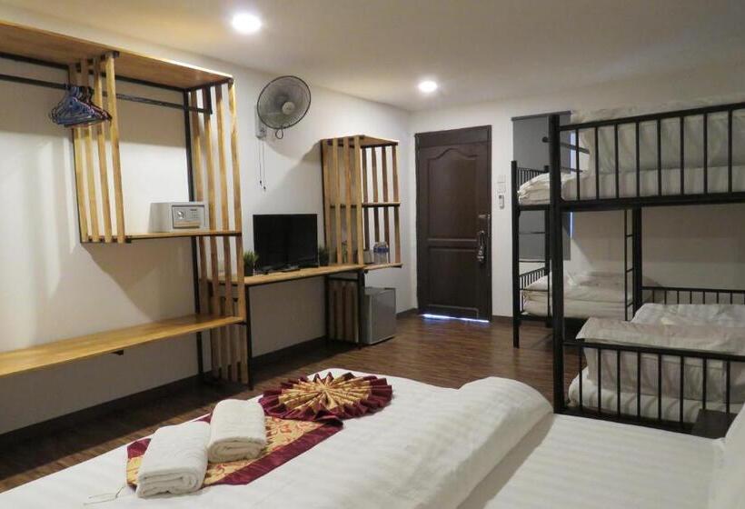 اتاق خانواده اجرایی, The Barat Tioman Beach Resort