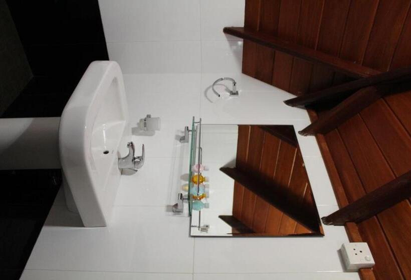 غرفة قياسية مطلّة علي الحديقة, Dewdrops At Lake Gregory