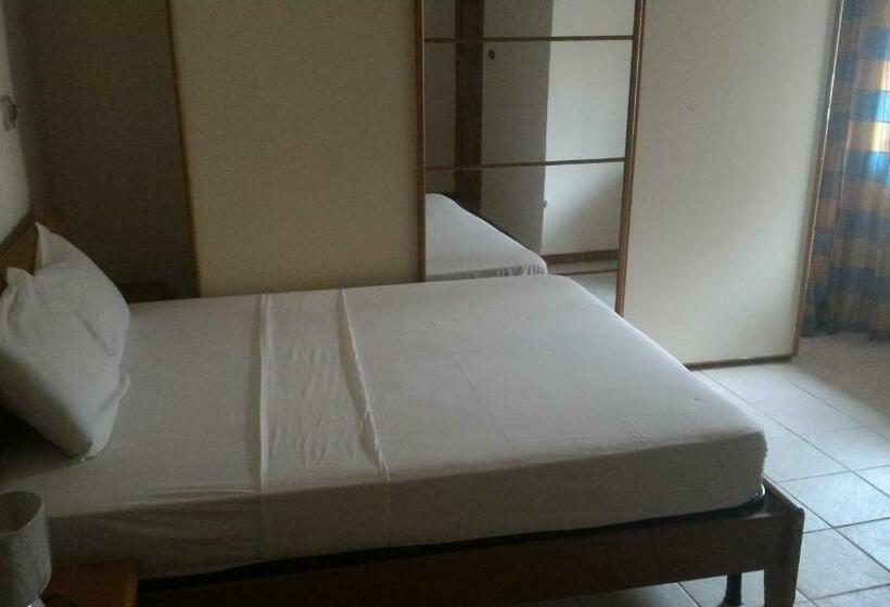 اتاق اکونومی, Residence Diane