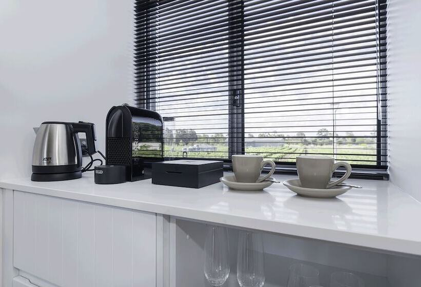 اتاق سوپریور با چشم‌انداز رودخانه, Maya Maya At Mandoon Estate