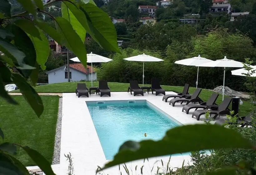 プールの見える１ベッドルームアパートメント, Guest House Stancija Kovacici
