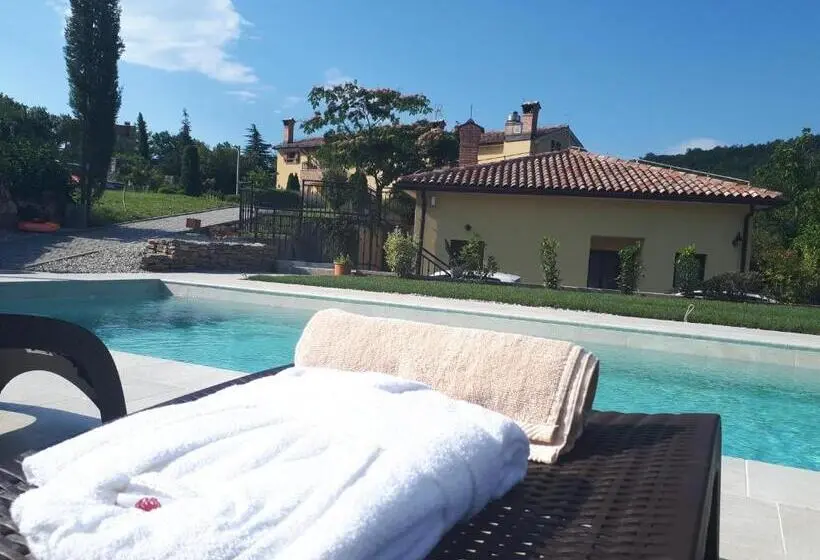 プールの見える１ベッドルームアパートメント, Guest House Stancija Kovacici