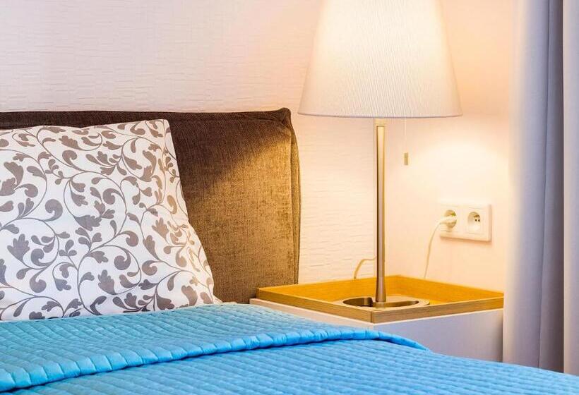 דירת חדר, Cracow Riverside Apart