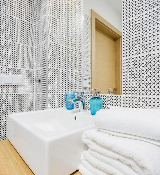 דירת חדר, Cracow Riverside Apart