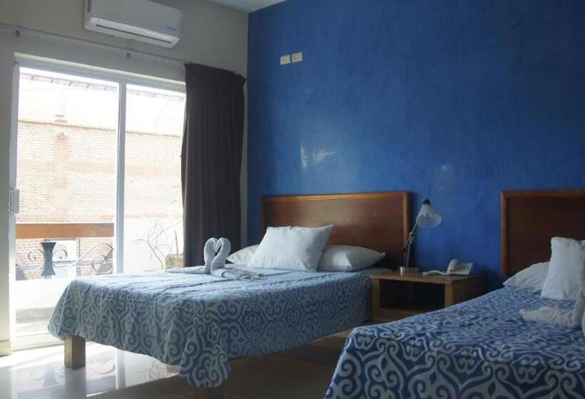 Economy Quadruple Room, Casa Del Parque Vallarta