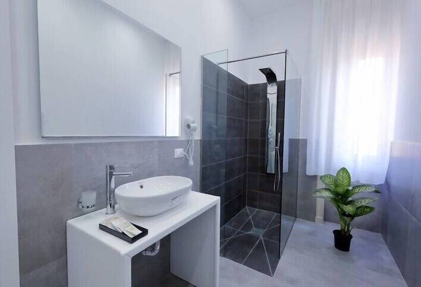 اتاق لوکس با بالکن, B&b Palazzo Napolitano