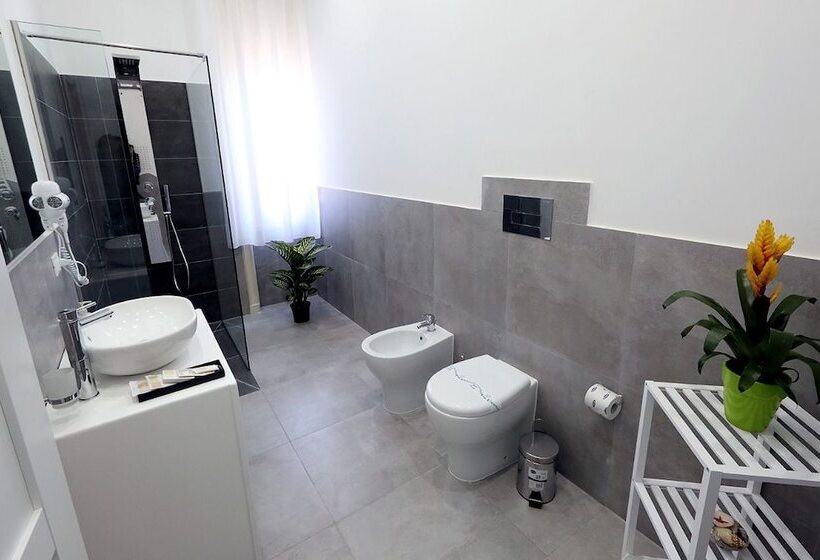 اتاق لوکس با بالکن, B&b Palazzo Napolitano