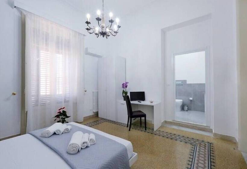 اتاق لوکس با بالکن, B&b Palazzo Napolitano