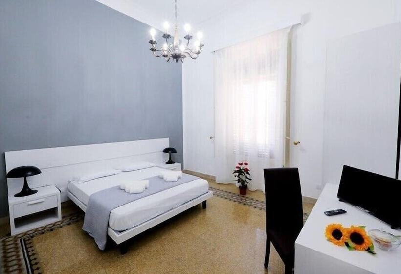 اتاق لوکس با بالکن, B&b Palazzo Napolitano