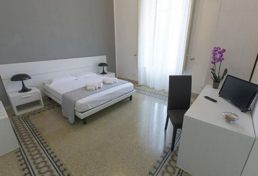 اتاق لوکس با بالکن, B&b Palazzo Napolitano