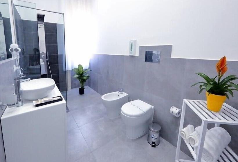 اتاق لوکس با بالکن, B&b Palazzo Napolitano