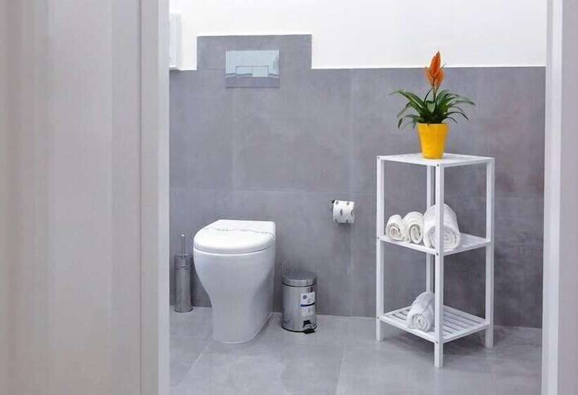 اتاق لوکس با بالکن, B&b Palazzo Napolitano