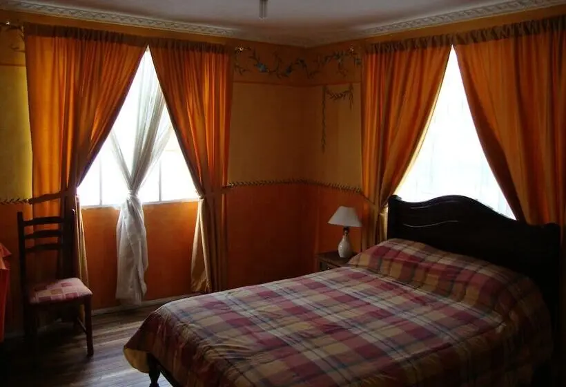 Standard Yhden Hengen Huone, Petite Maison