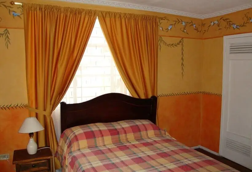 Standard Yhden Hengen Huone, Petite Maison