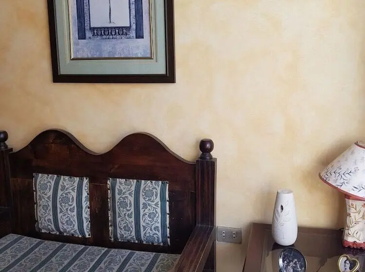 Standard Kolmen Hengen Huone, Petite Maison