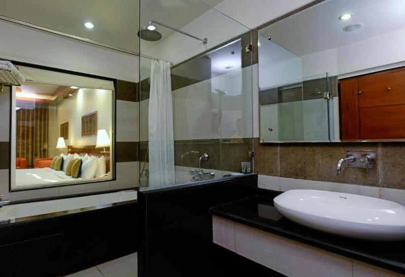 Junior Suite, Elevate By Treehouse