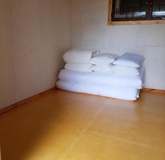 اتاق لوکس, The Hanok