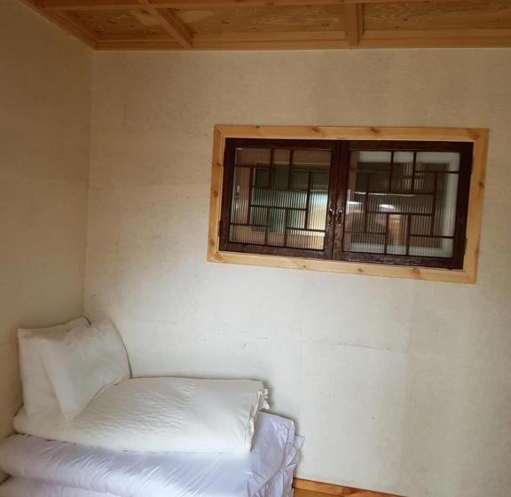 اتاق لوکس, The Hanok