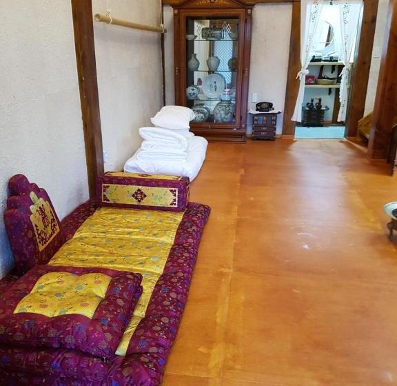 سوییت سوپریور, The Hanok