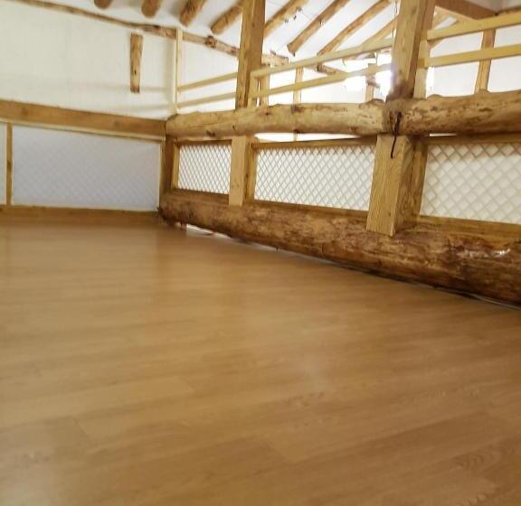 سوییت سوپریور, The Hanok