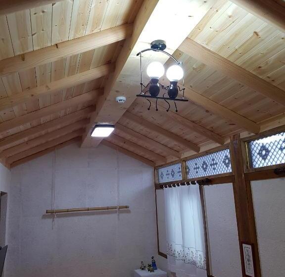 اتاق خانوادگی, The Hanok