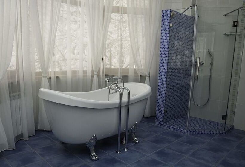 سوییت جونیور, Alm House