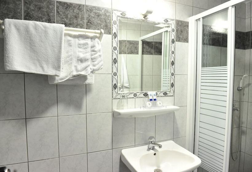 标准三人间, Emporiko