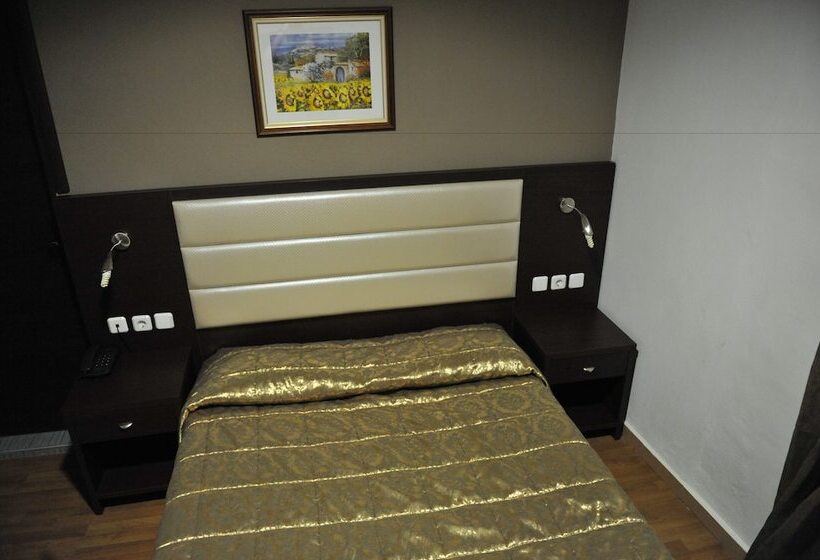 标准三人间, Emporiko