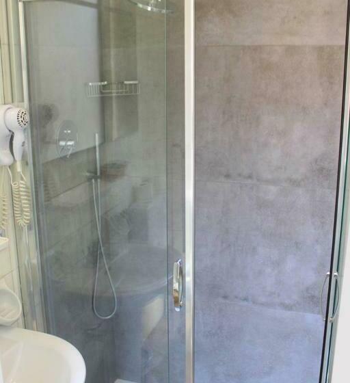 غرفة قياسية ثلاثية, Savoia