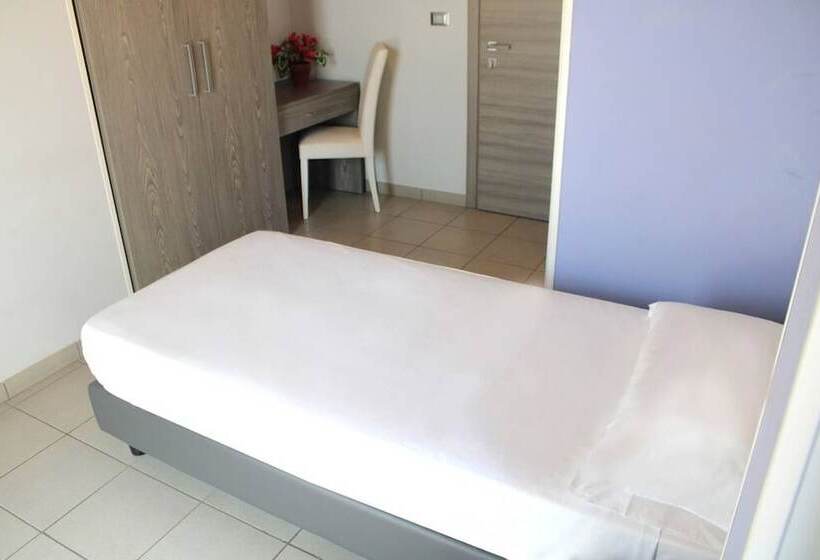 غرفة قياسية فردية, Savoia