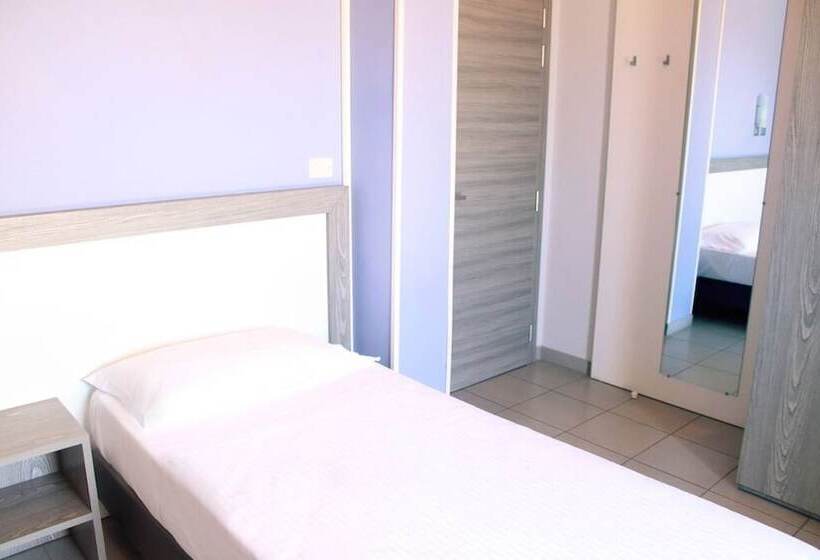 غرفة قياسية فردية, Savoia