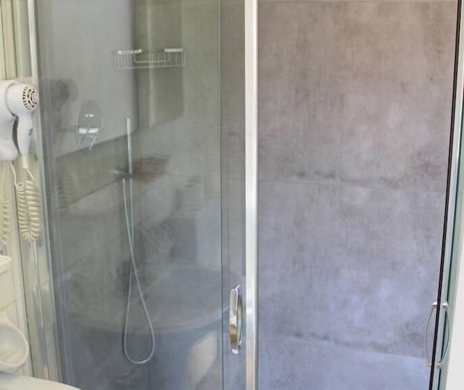 غرفة قياسية ثلاثية, Savoia