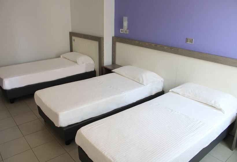 غرفة قياسية ثلاثية, Savoia