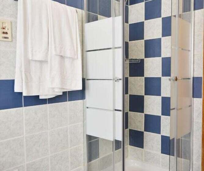 اتاق استاندارد یک نفره, Liberty Guest House