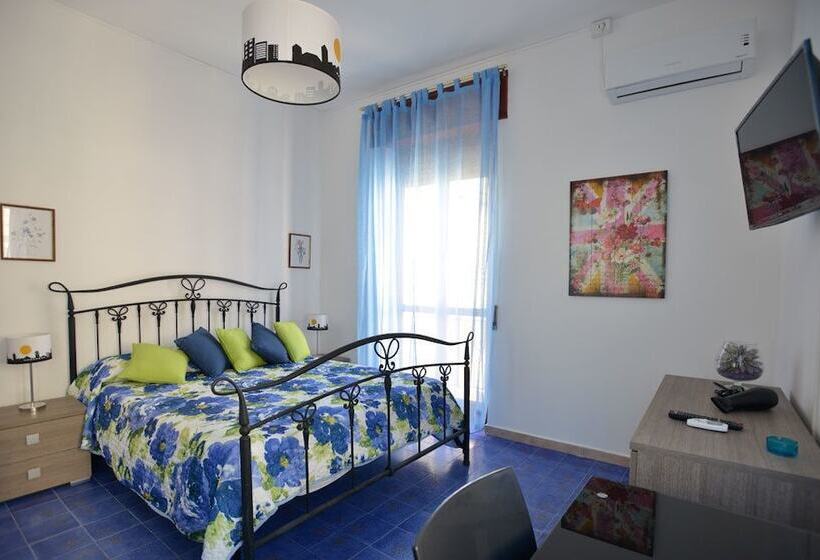 اتاق استاندارد یک نفره, Liberty Guest House