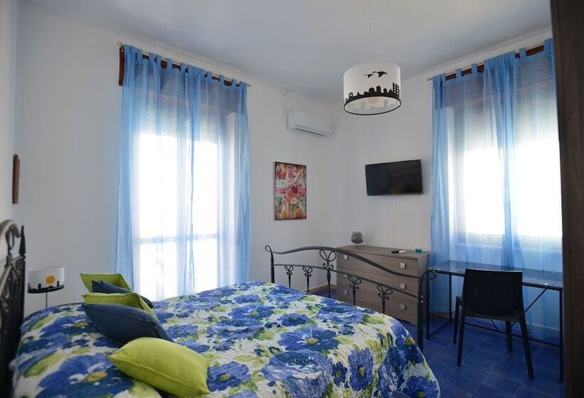 اتاق استاندارد یک نفره, Liberty Guest House