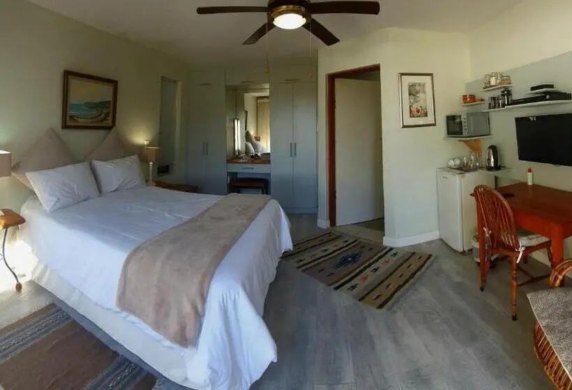 プールビュースタンダードルーム, Panorama Guest House