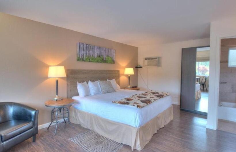 キングサイズベッドのスタンダードルーム, Alpine Trail Ridge Inn