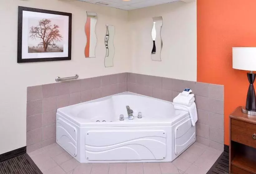 キングサイズベッドのスタンダードルーム, Americinn By Wyndham St Cloud Mn I 94