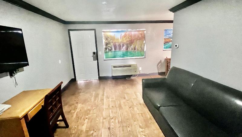 스위트 킹사이즈 침대, Anchorage Inn Lakeport