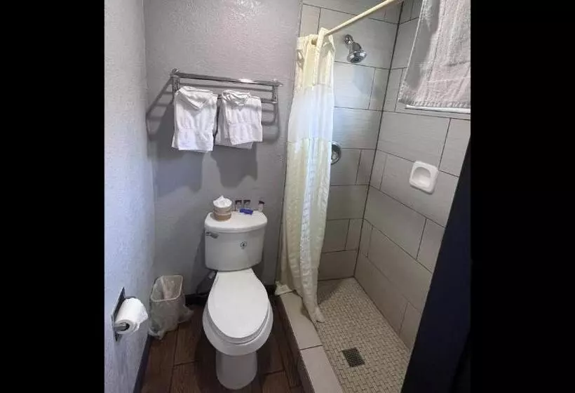 اتاق استاندارد چهار تخته, Anchorage Inn Lakeport