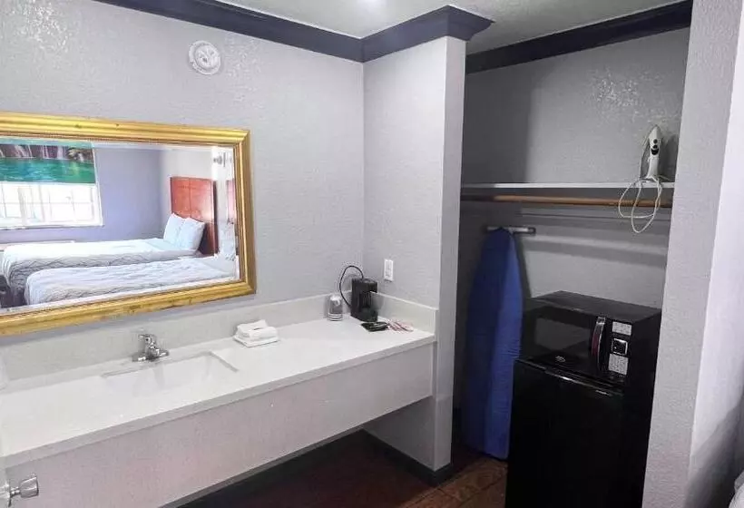اتاق استاندارد چهار تخته, Anchorage Inn Lakeport