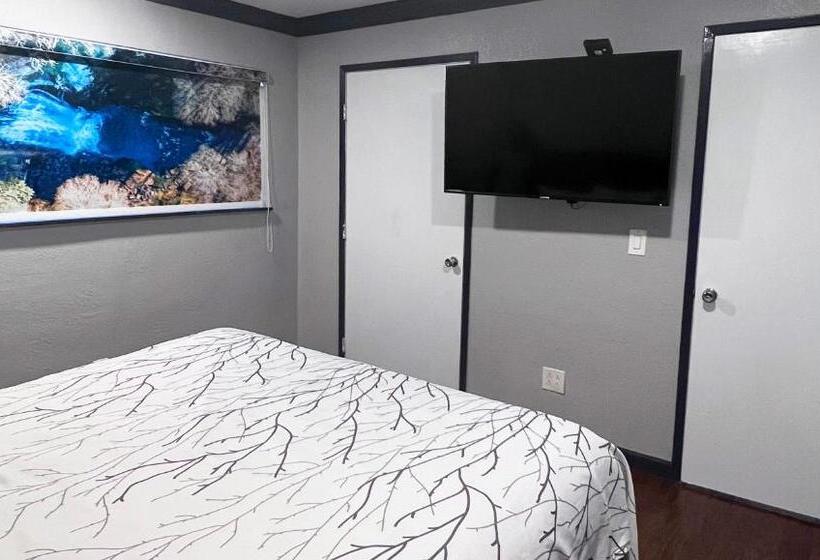 스위트 킹사이즈 침대, Anchorage Inn Lakeport