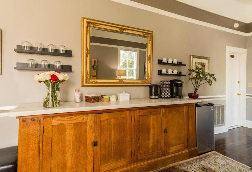 デラックススイート, Inn St Helena