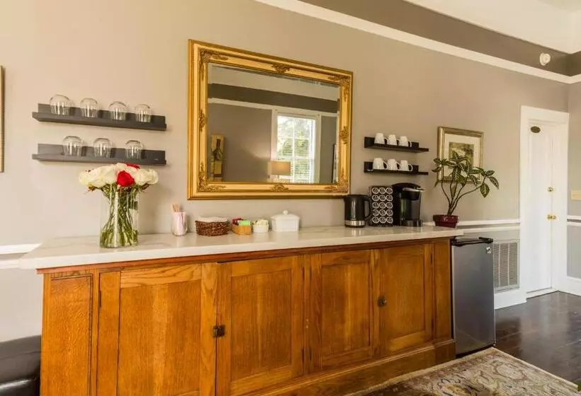 اتاق لوکس با تخت بزرگ, Inn St Helena