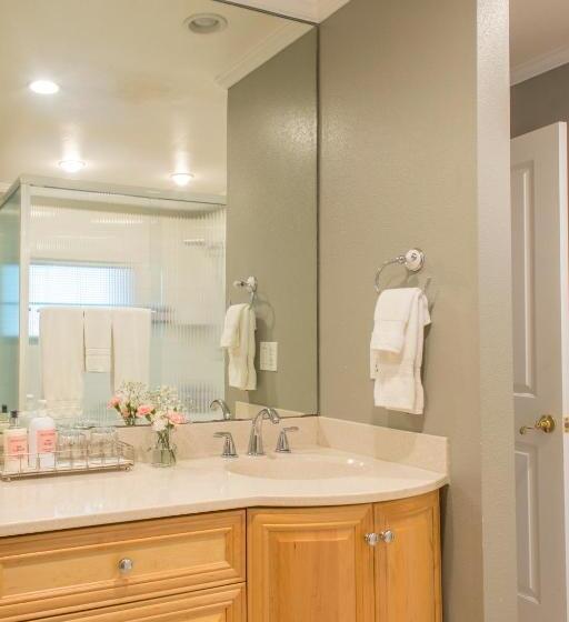 キングサイズベッドのデラックスルーム, Inn St Helena