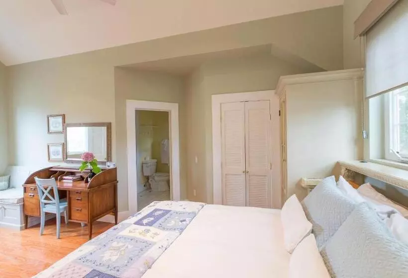 اتاق لوکس, Inn St Helena