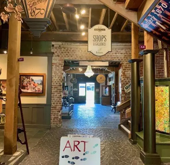 استودیوی لوکس, Inn St Helena